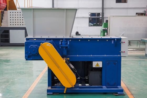 Max.Capacité de production kg/h 17000 Déchiqueteuse à axe unique en plastique pour déchiqueter les os