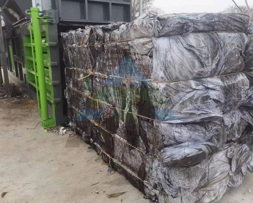 Des déchets de papier et de vieux vêtements machine à emballer hydraulique avec comprimé carton de boissons