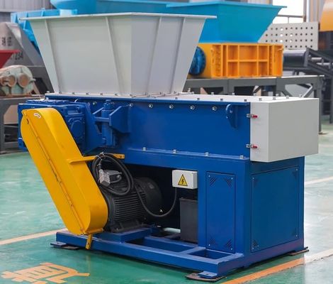 Capacité de production 200-8000 kg/h Déchiqueteuse en plastique pour vêtements en mousse et en déchets de fibres