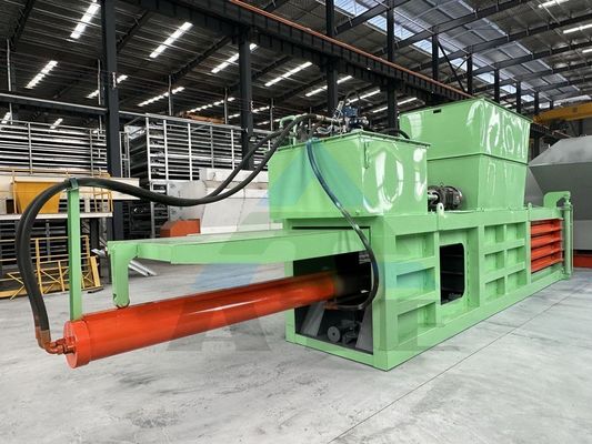 Type d'emballage automatique par courroie Compacteur de carton horizontal pour les emballages de compression
