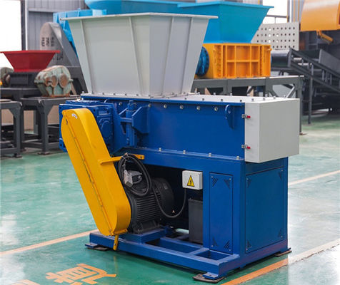 Machine de concassage de plastique Déchiqueteur de bouteilles en PET pour le recyclage Poids T 2.5