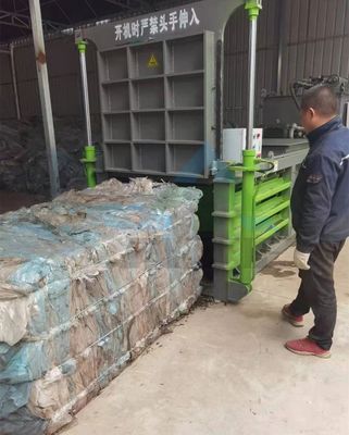 Densité Bouteille en plastique emballage d'emballage automatique carton horizontale déchets carton papier presseur de balles machine