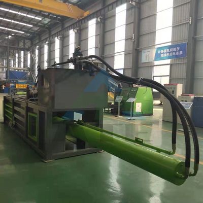 Densité de balles client 2300 KG Hydraulique Horizontale Machine de ballage en aluminium avec convoyeur