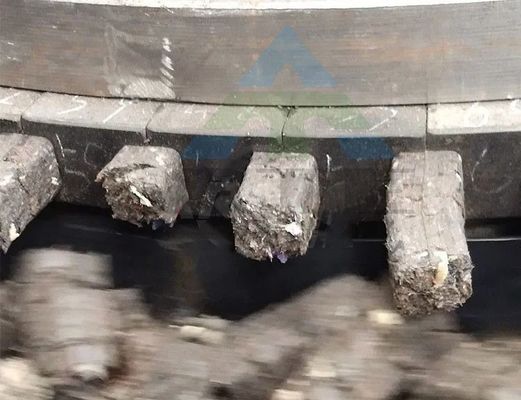Machine de fabrication de briquettes de sciure à base de biomasse pour le fumier