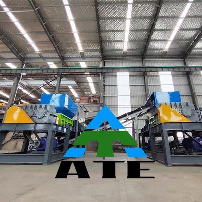 Déchiqueteuse à double arbre de 30 kW pour le déchiquettage des déchets de plastique dans les usines de recyclage de pneus