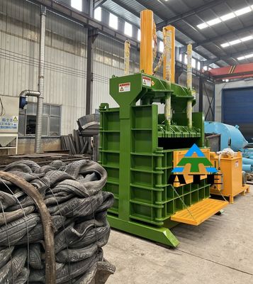 Presses hydrauliques verticales pour les déchets de bouteilles en plastique pour animaux de compagnie Les pneus et les déchets de papier