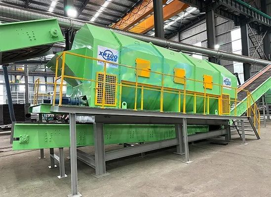 Machine de filtrage à tambour pour système de tri automatique des solides dans une usine de tri des déchets
