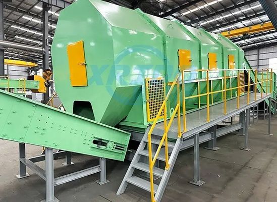 Machine de filtrage à tambour pour système de tri automatique des solides dans une usine de tri des déchets