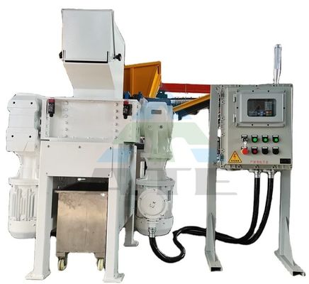 Déchiqueteuse polyvalente à quatre arbres pour le recyclage du bois métallique et du plastique dans diverses industries