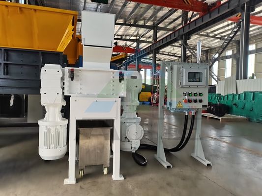 Machine à déchiqueter à quatre arbres pour les déchets de verre réfrigérateur palettes bouteille pour animaux de compagnie tambour métal plastique film de bouteille en bois