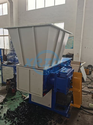 Capacité de production de 5 à 100 kg/h Déchiqueteuse à axe unique en plastique pour tissus en caoutchouc plastique