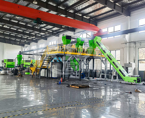 Machine de recyclage des déchets de panneaux solaires