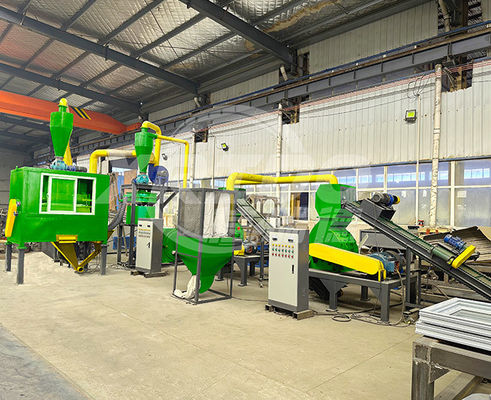 Machine de recyclage des déchets de panneaux solaires