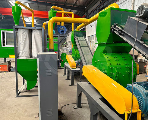 Machine de recyclage des déchets de panneaux solaires