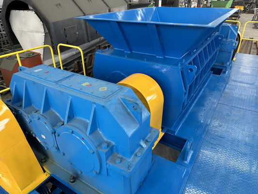 Déchiqueteuse à double arbre pour le recyclage des métaux plastiques 5000 kg Poids 1-10 cm Produit final