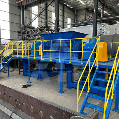 Machine de déchiquetage de plastique déchiquetage hydraulique de déchets de bois double arbre pour déchets organiques