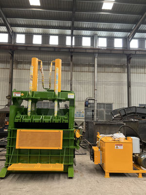 Bouteille en plastique en caoutchouc et pneu hydraulique
