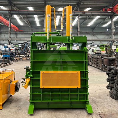 650 KG baliseur vertical Solution durable pour les déchets de papier pneus caoutchouc et plastique dur
