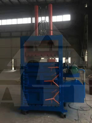650 kg de capacité de sacs de bouteilles en plastique boîtes de déchets machine à emballer pour la densité de balles du client