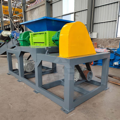 Déchiqueteuse à double arbre pour le recyclage des cartons, des bouteilles en plastique et des déchets métalliques