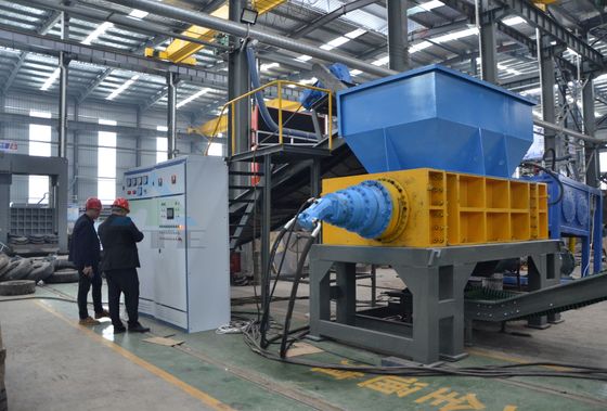 Pneus d'occasion déchiqueteur à double arbre Machines de recyclage de déchets de pneus Machines de déchiqueteur de pneus 2200 kg