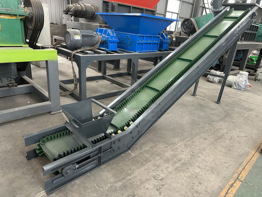 Déchiqueteuse à double arbre de 50 kW pour palettes de bois et systèmes de convoyeurs métalliques/plastiques