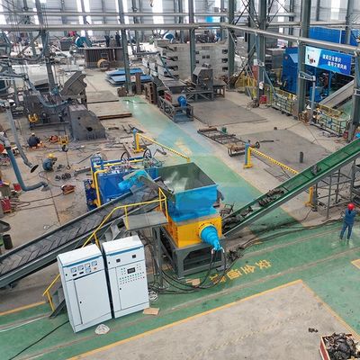 Équipement de recyclage de pneus de camions personnalisable à haute productivité avec déchiqueteuse de pneus en caoutchouc