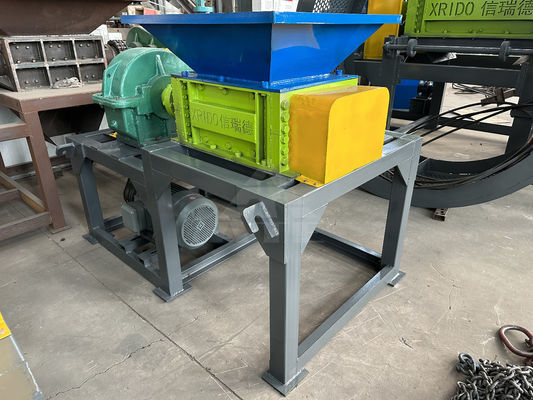 Prise en charge de la personnalisation plastique Mini Double Shaft Shredder Machine de découpe de bois par Famous Motor