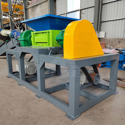 Déchiqueteuse à double arbre pour les déchets métalliques et les plastiques ménagers 1-10 cm Produit final facile