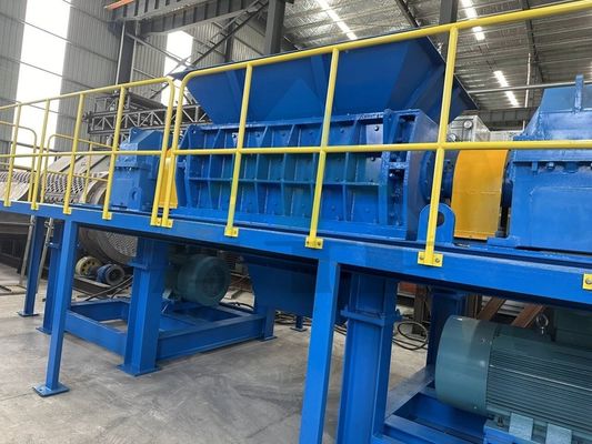 Déchiqueteuse d'acier à commande PLC pour le recyclage des déchets de pneus et la production de poudre de caoutchouc