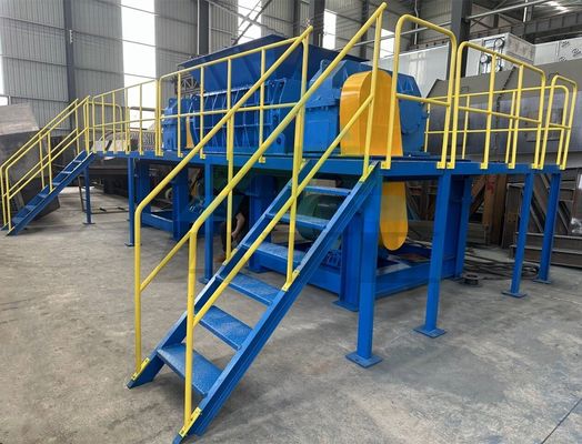 Déchiqueteuse d'acier à commande PLC pour le recyclage des déchets de pneus et la production de poudre de caoutchouc