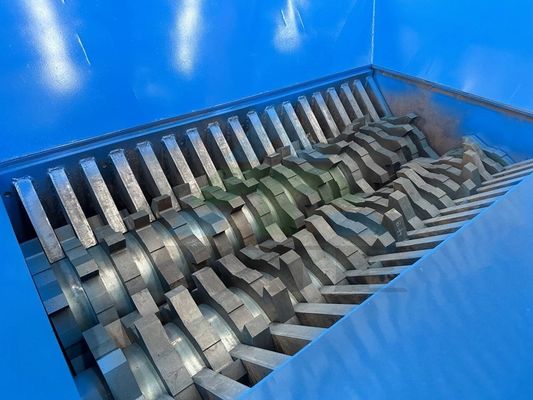 Déchiqueteuse d'acier à commande PLC pour le recyclage des déchets de pneus et la production de poudre de caoutchouc