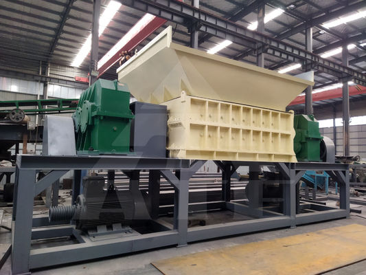 Déchiqueteuse à double arbre compacte pour le recyclage des déchets métalliques et du carton dans les boissons alimentaires