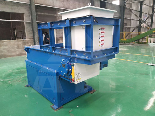 Déchiqueteuse à un seul arbre de 22 kW pour le recyclage du carton et du papier en plastique de grande capacité