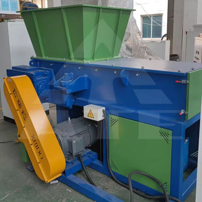 Machine de déchiquetage de déchets à puits unique compétitive pour le carton mini commercial en plastique