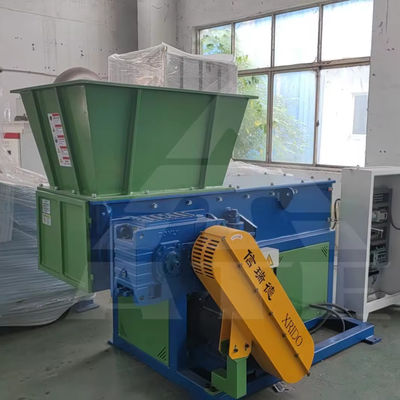 Machine de déchiquetage de déchets à puits unique compétitive pour le carton mini commercial en plastique