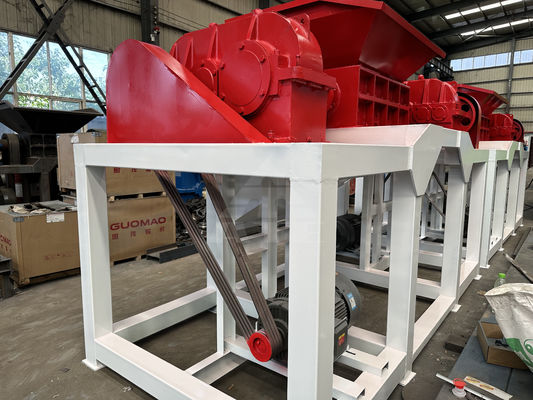 Machine de concassage des déchets de métaux et de plastiques Machine de déchiquetage Facile à utiliser Exigences de recyclage des déchets
