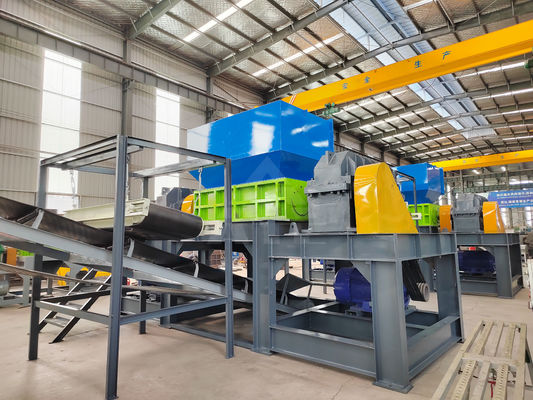 Machine de déchiquetage des métaux en plastique Produit final 1-10 cm Opération facile pour les déchets ménagers