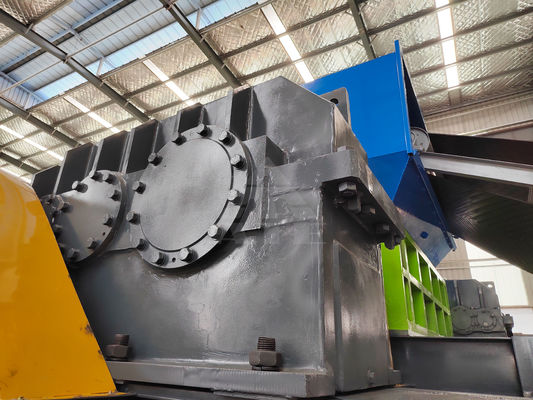 Machine de déchiquetage des métaux en plastique Produit final 1-10 cm Opération facile pour les déchets ménagers