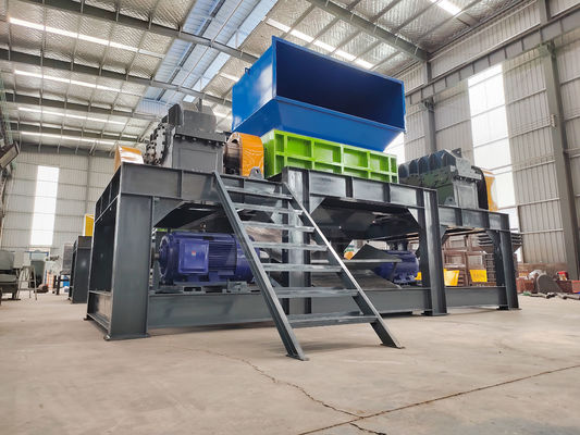 Machine de concassage de déchets à double arbre pour le carton en plastique et le déchiquetage des métaux à un prix abordable