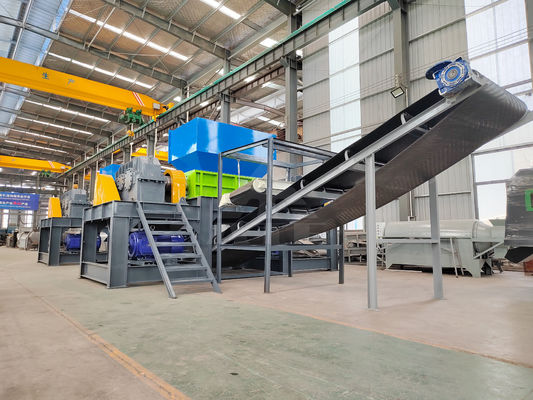 Machine de concassage de déchets à double arbre pour le carton en plastique et le déchiquetage des métaux à un prix abordable