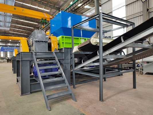 Déchiqueteuse de métaux de grande capacité pour le recyclage des morceaux de plastique dans une usine de fabrication