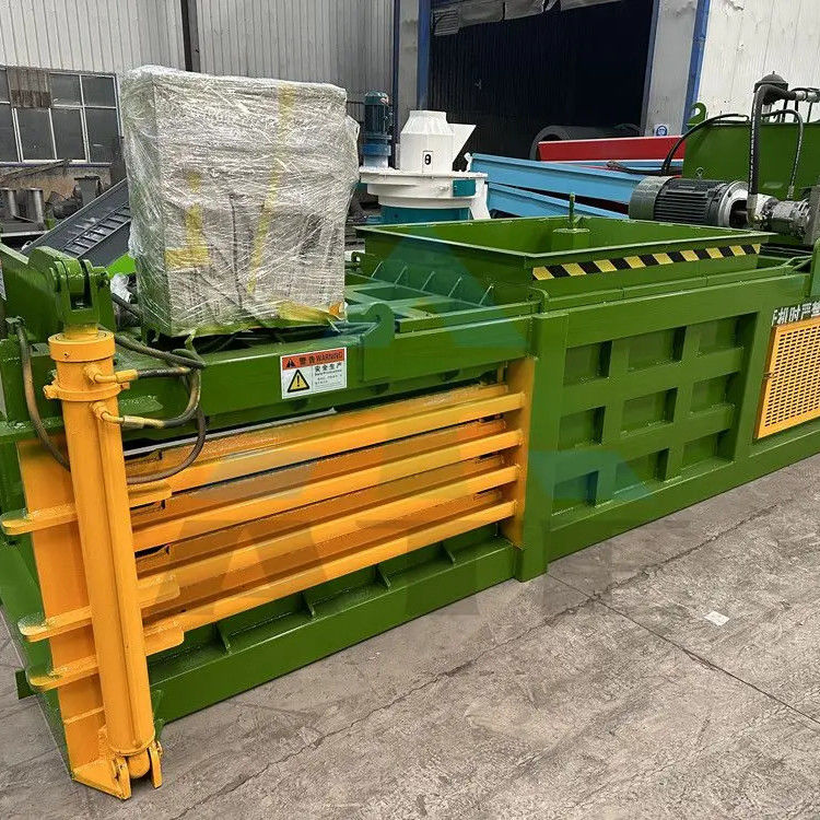 Type d'emballage automatique par courroie Compacteur de carton horizontal pour les emballages de compression