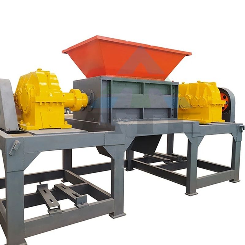 Machines de recyclage de pneus en caoutchouc usagés à double arbre pour le produit final