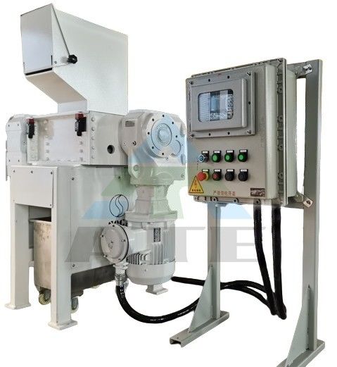 Machine à déchiqueter à quatre arbres pour les déchets de verre réfrigérateur palettes bouteille pour animaux de compagnie tambour métal plastique film de bouteille en bois