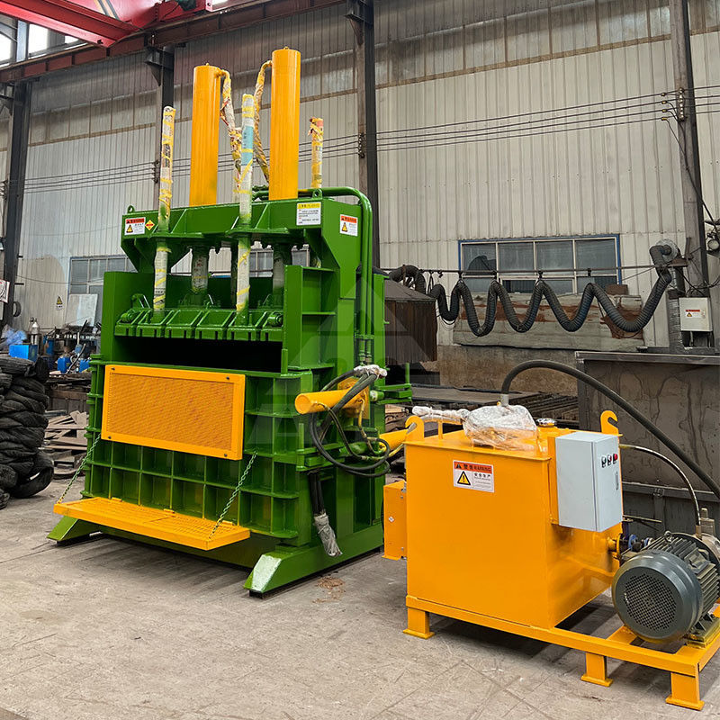 Machine à balles verticales de 80 tonnes destinée à la compression et à l'emballage de matériaux en vrac