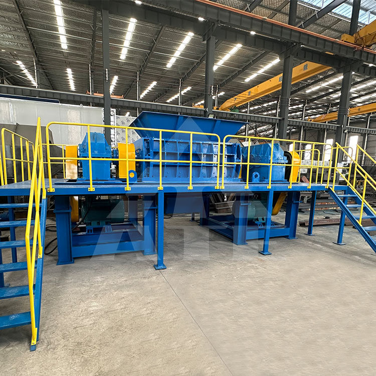 Déchiqueteuse à double arbre pour le recyclage des métaux plastiques 5000 kg Poids 1-10 cm Produit final