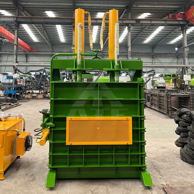 650 KG baliseur vertical Solution durable pour les déchets de papier pneus caoutchouc et plastique dur