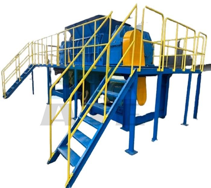 Déchiqueteuse à double arbre entièrement automatique pour le recyclage des déchets ménagers MSW et plus