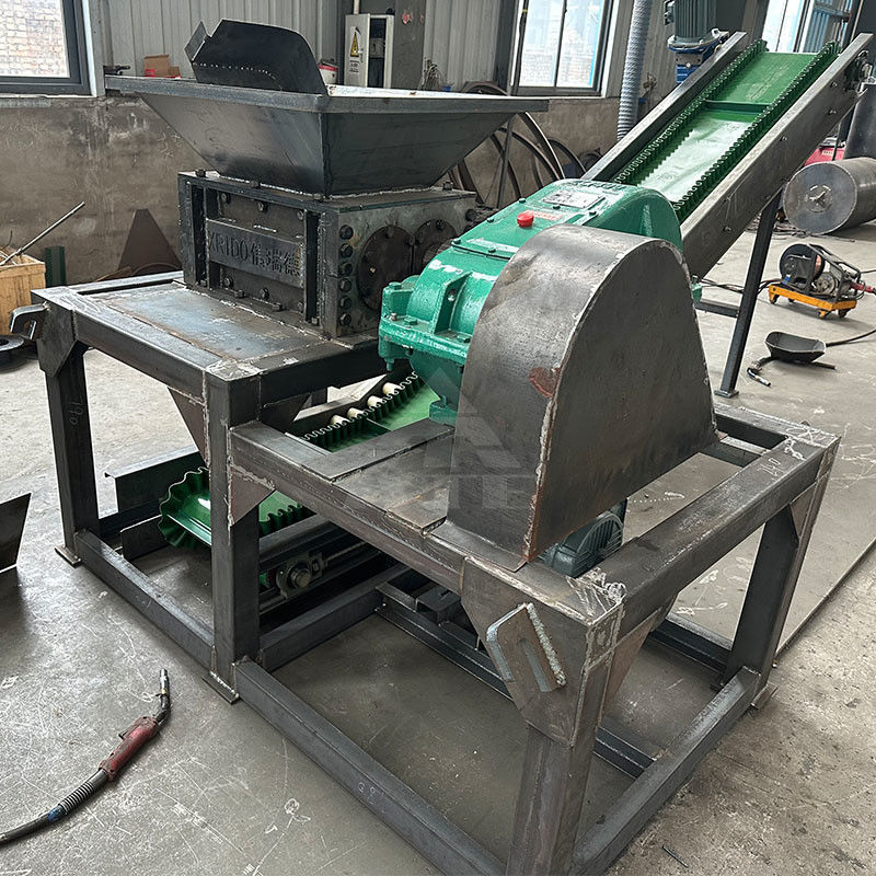 Machine à déchiqueter à double arbre à puissance unique pour le recyclage domestique de plastique et de petits métaux